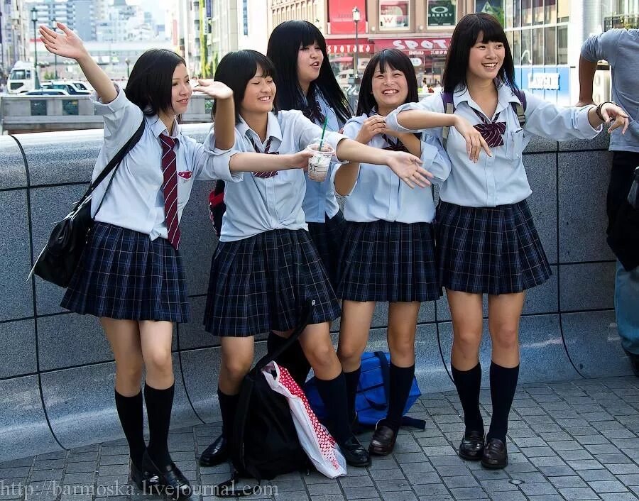 Старшая средняя школа в Японии. Школа в Японии средняя школа. Японские школьники. Японские школьники в школе.