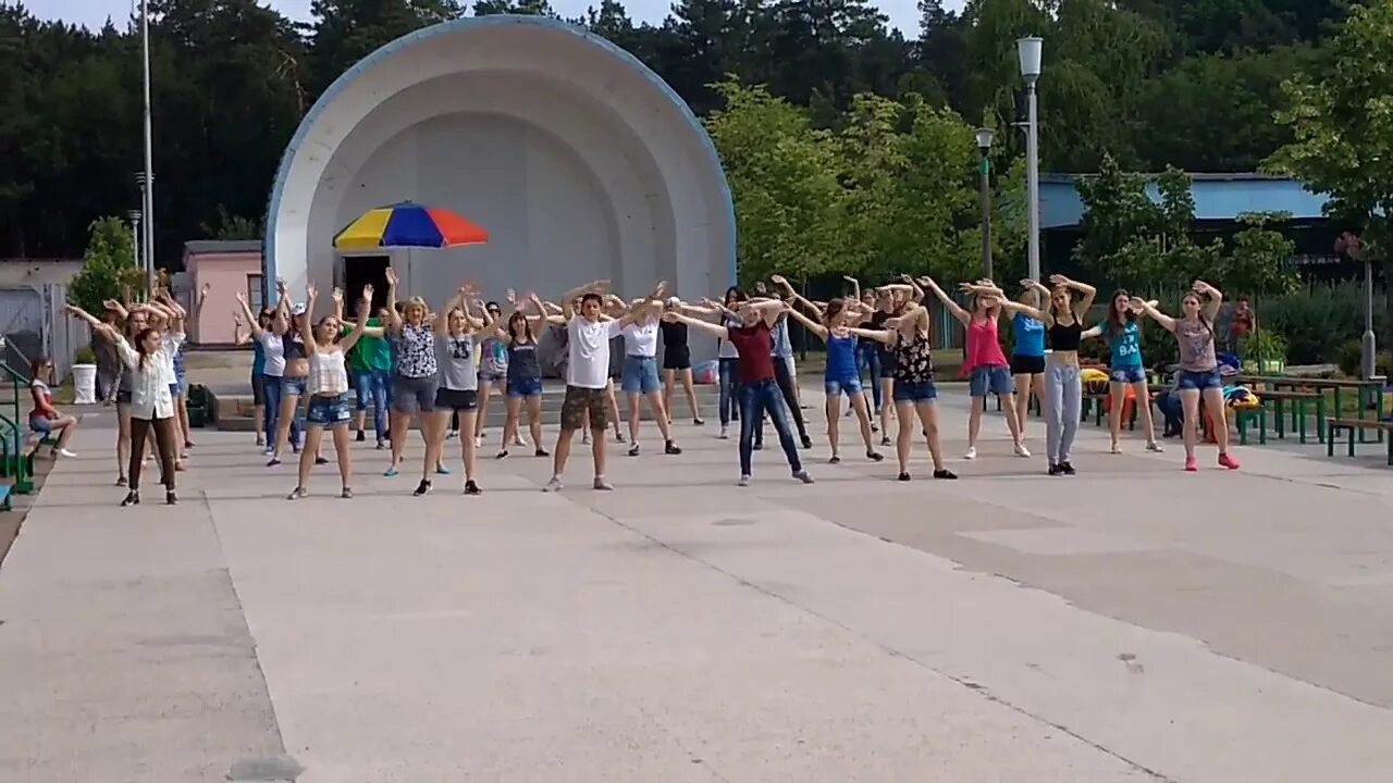 Дол глобус. Лагерь Глобус Новороссийск. Танец вожатых. Лагерь Глобус 2017. Лагерь Глобус бассейн.