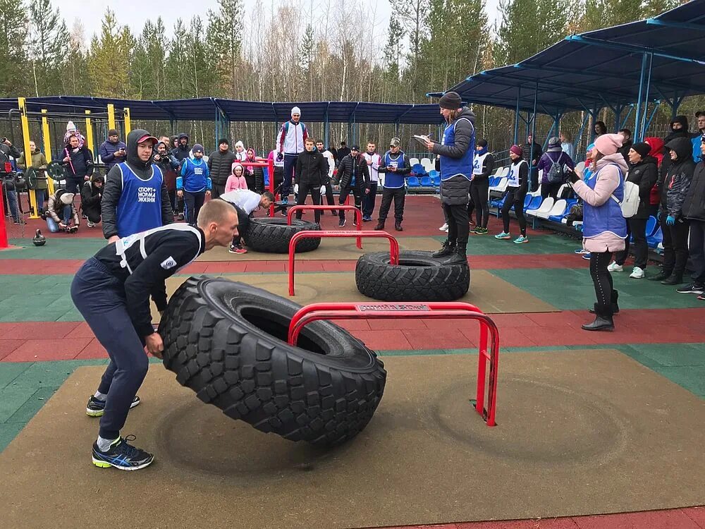 Сильный северный. Соревнования в Ноябрьске. Арктические экстремальные игры Северный характер Салехард. Стадион Ноябрьск 2016. Кроссфит в Северном характере Салехард.