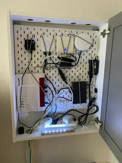 Как спрятать роутер в прихожей