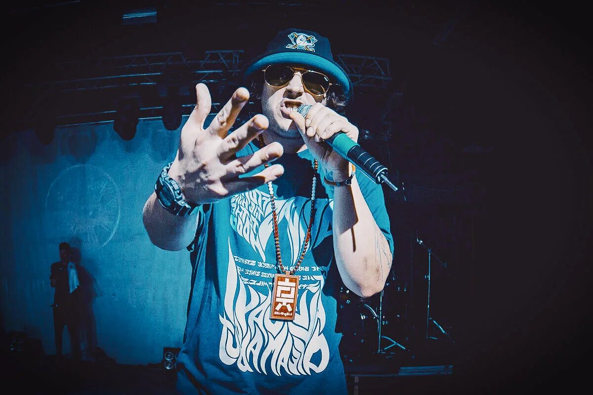 Гангста ниггеры нью йорка. Рэп картинки. Рэпер с микрофоном. Рэп. Rap рэп.