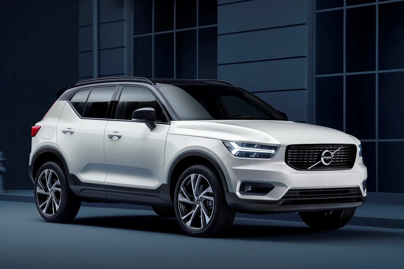 Volvo xc60 polestar. Volvo кроссовер xc40. Volvo xc40 2016. Volvo кроссовер xc40. Паркетники вольво.