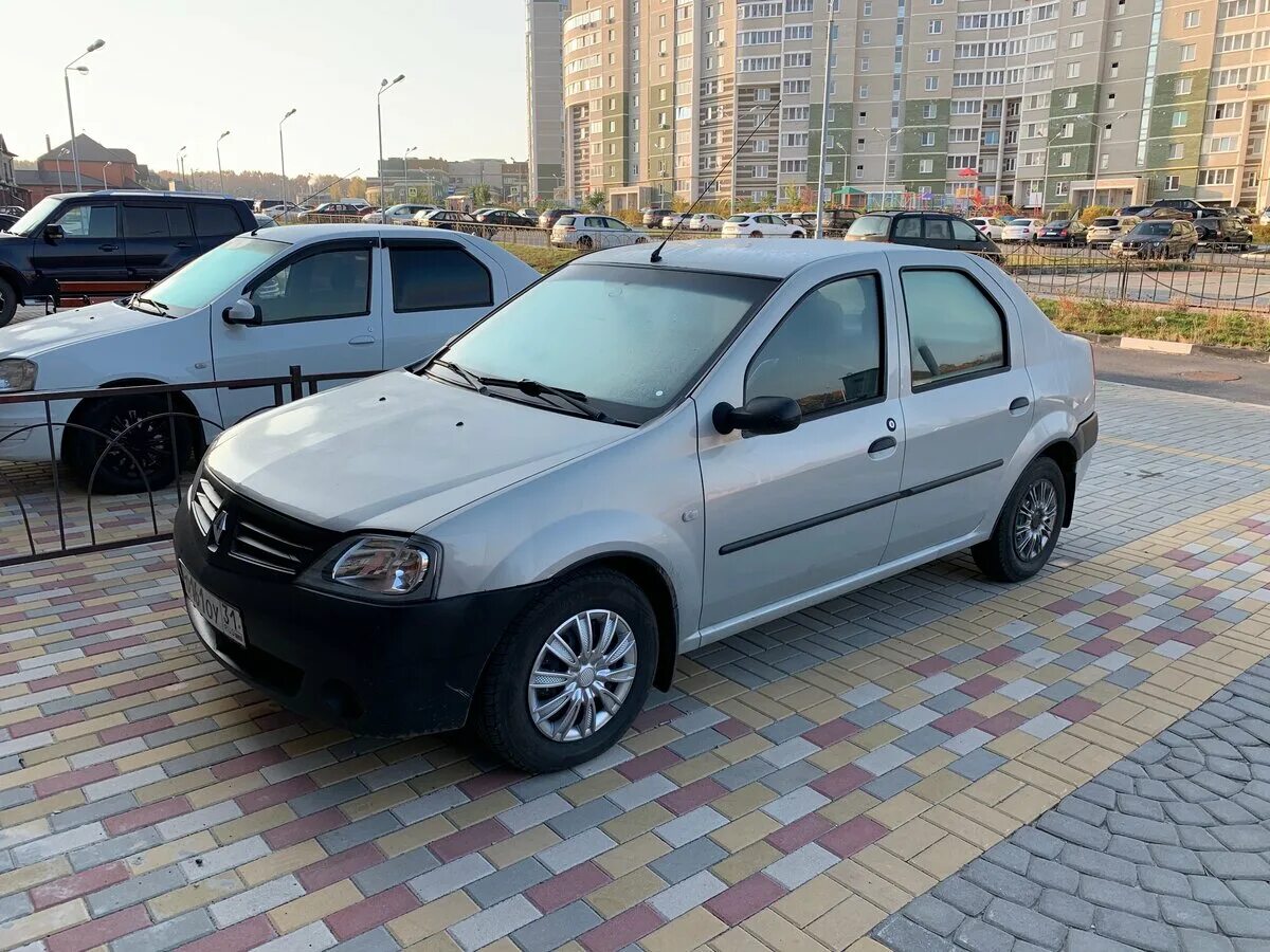 Рено логан 2 золотой. Renault logan 2002. Автомобиль в курске рено логан. Авито белгород рено логан с пробегом. 4 2011 года.