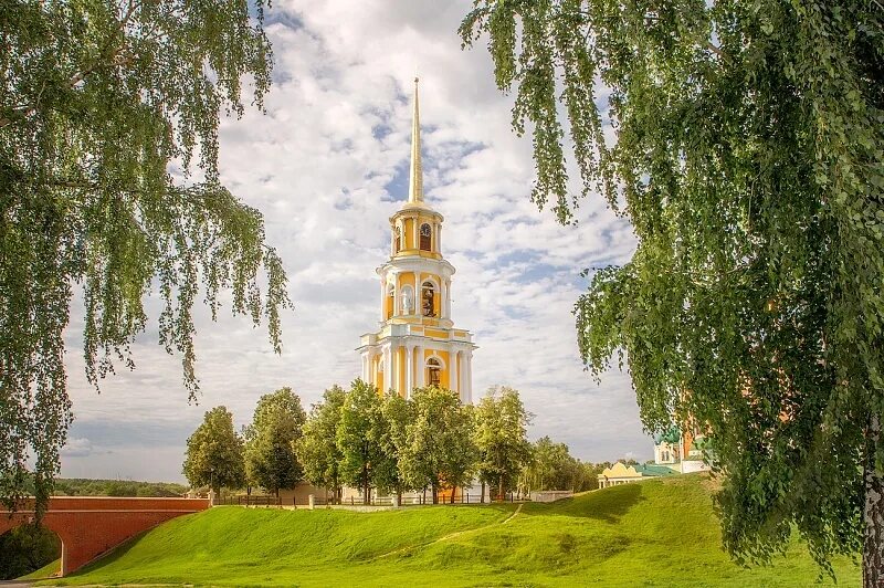 Колокольня Рязанского Кремля. Рязанский Кремль Рязань. Рязань колокольня осень. Соборная колокольня Рязанский Кремль. Южное золотое кольцо