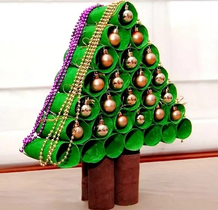 Новогодние поделки своими руками. Креативная елка. Оригинальная елка. Емка из подручных материалов. Ёлка своими руками поделка.