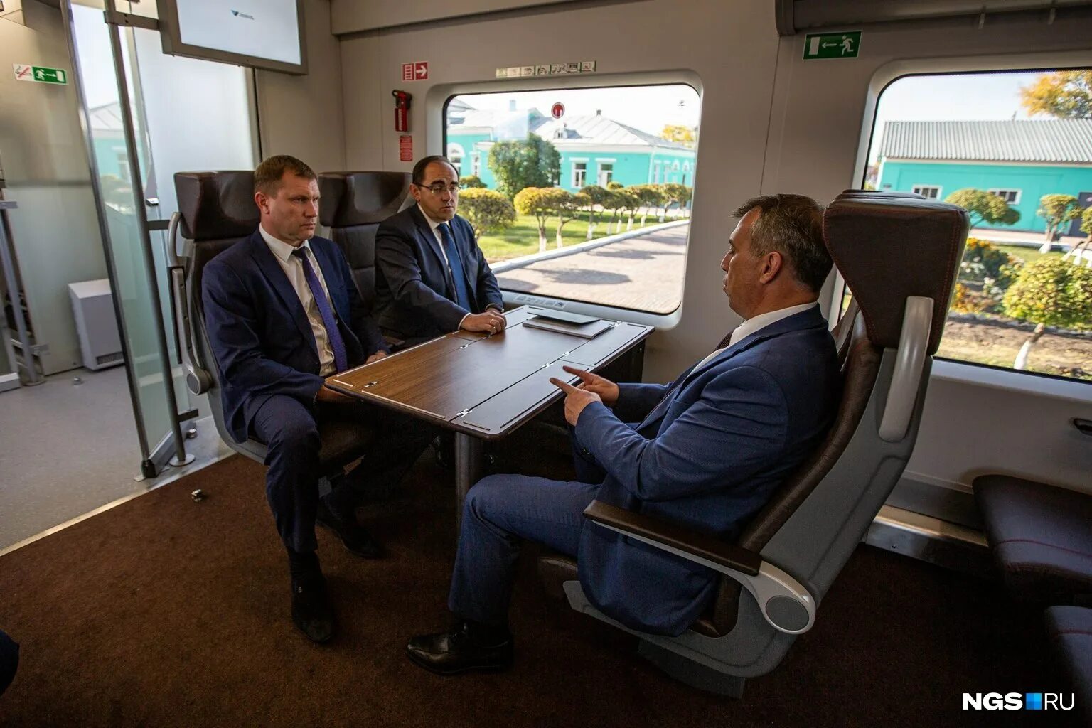 Сапсан купе св. Бизнес класс в поезде. Siemens nightjet. Сапсан купе св. Railjet nightjet.