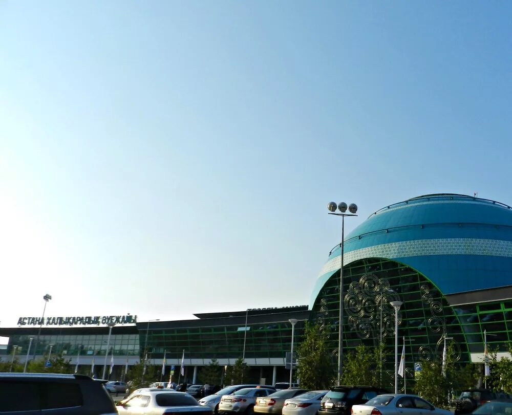 Сколько аэропортов в астане. Международный аэропорт Нурсултан Назарбаев. Казокистон Астана аэропорт. Зима аэропорт Астана. Аэропорт Астана башня.