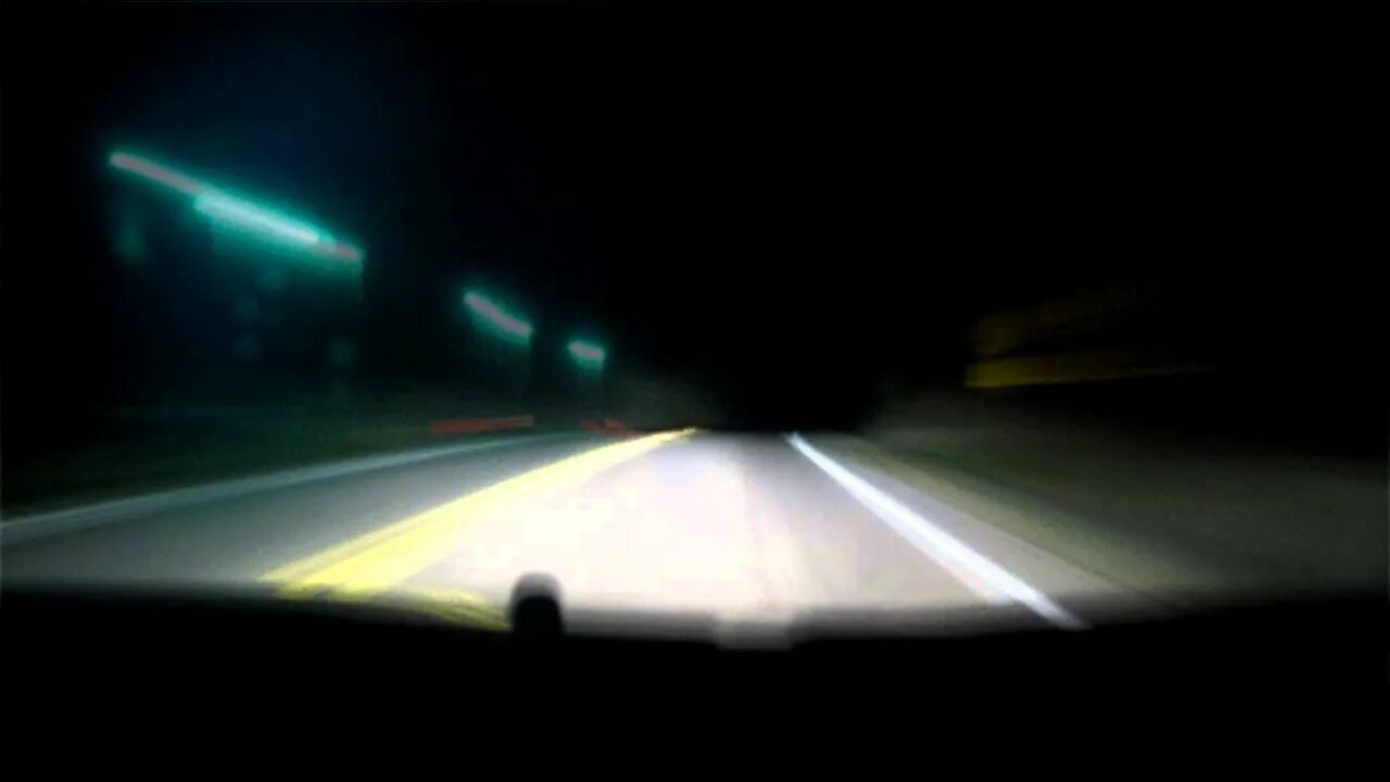 Парень быстрее скорости света. Ночная поездка. Дорога анимация. Ночная трасса. Машина едет ночью гиф.