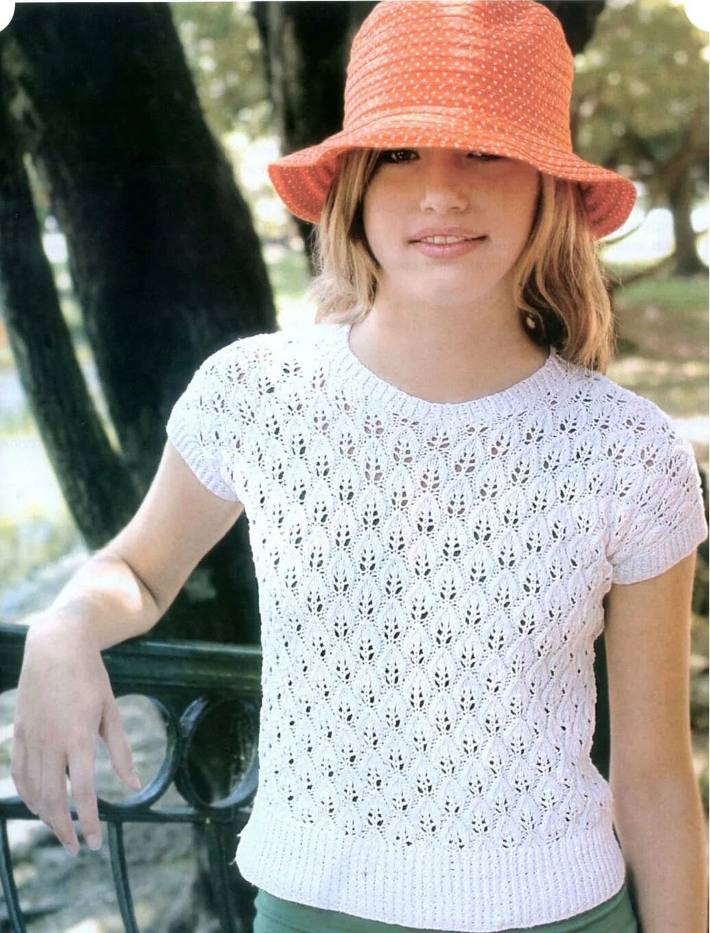 Вязаный топ для девочки. Футболка спицами для девочки. Ажурная вязаная кофточка для девочки. Вязание летних кофточек девочки. Вязаная кофточка для девочки 6 лет.