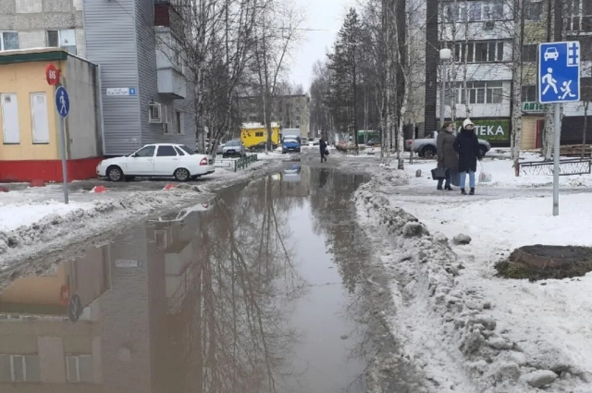 Зимой в городе было 36. Лужа Сургут. Снег на улице. Снегопад на улице. Таяние снега в Новосибирске 2023.