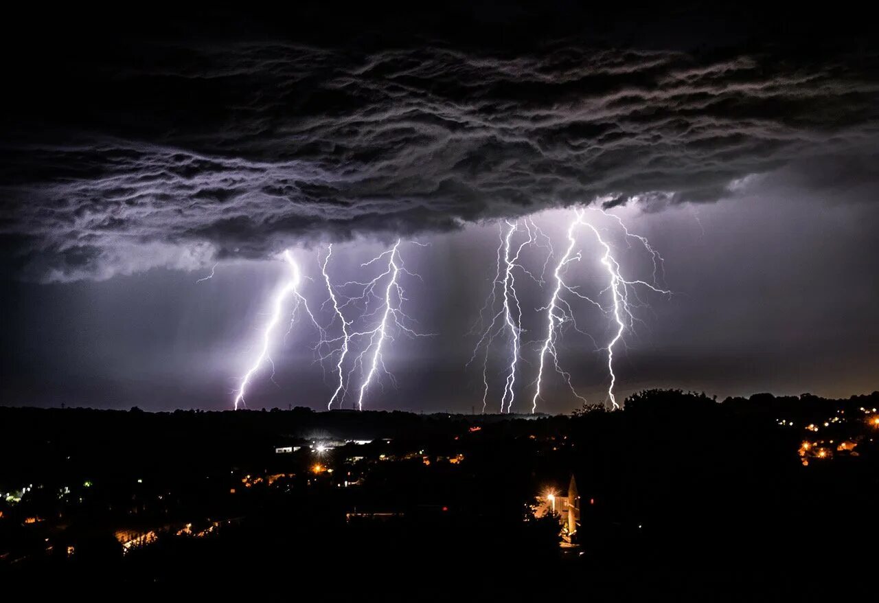 Гроза в Англии. Молнии Яйцев в Англии. Thunder weather. Великая гроза в Англии. Звуки грома погода