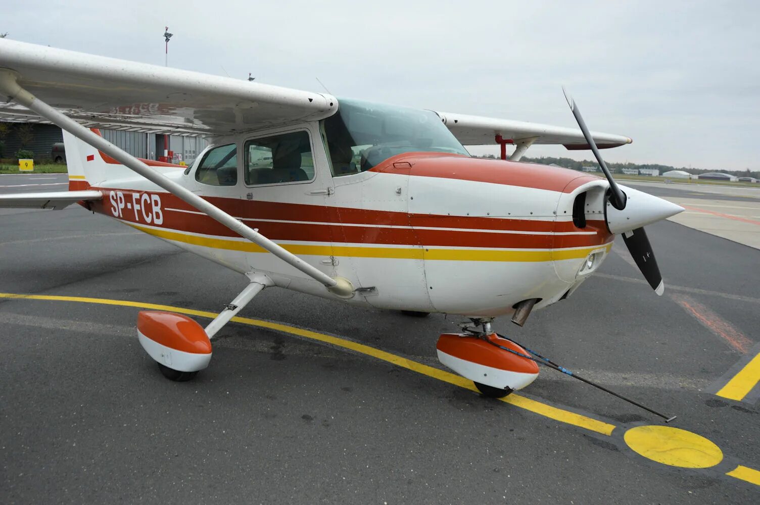 Сесна 172. Cessna 172 самолёты Cessna. Cessna 172 4-х местный. Cessna 172 красная.