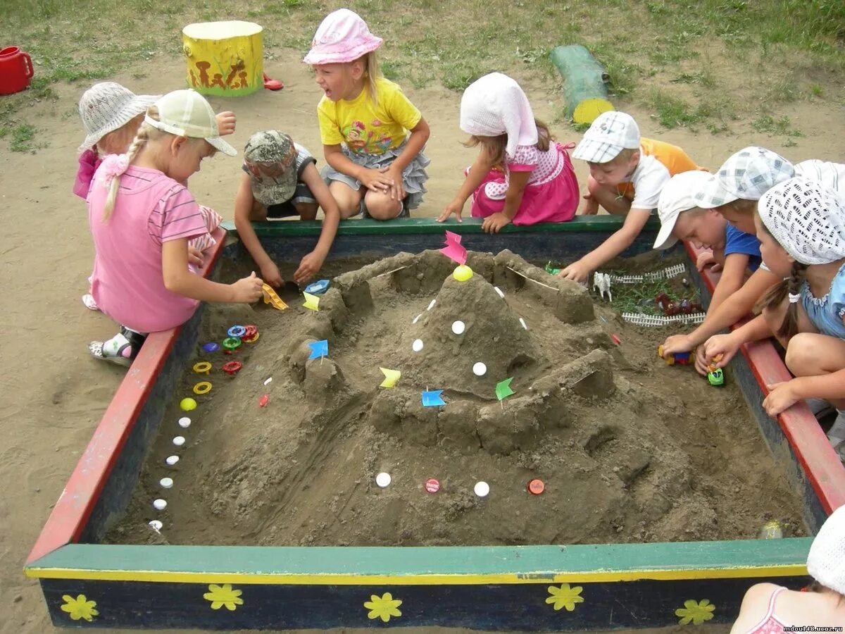сюжетные игрушки для дошкольников. лето в детском саду на улице. видео как сделать детский сад. макет игровой площадки. видео как сделать детский сад.