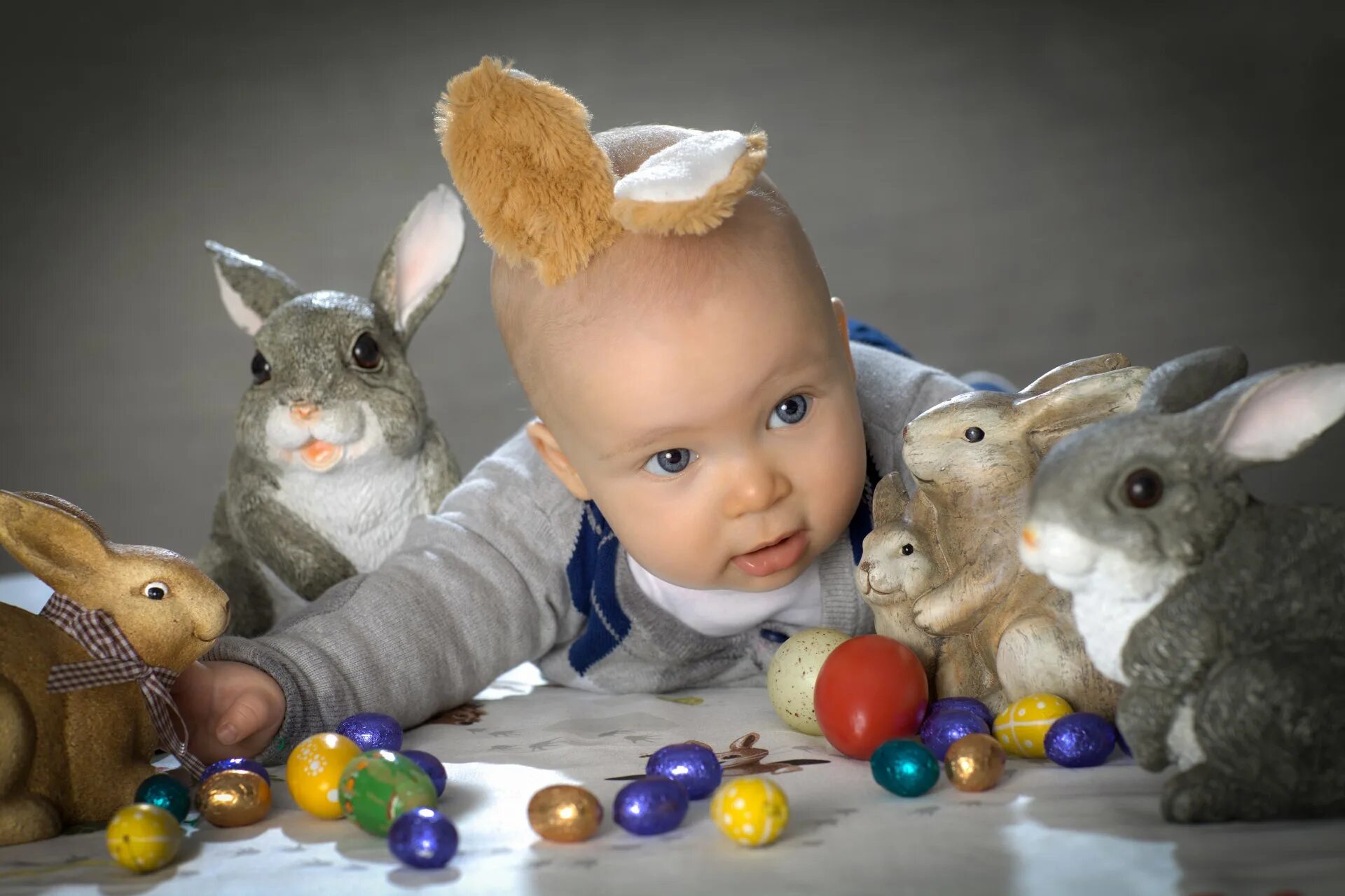 Пасхальный зайчик. Пасхальный кролик. Фотосессия с кроликом дети. Пасхальная фотосессия для детей. Пасхальный кролик фото