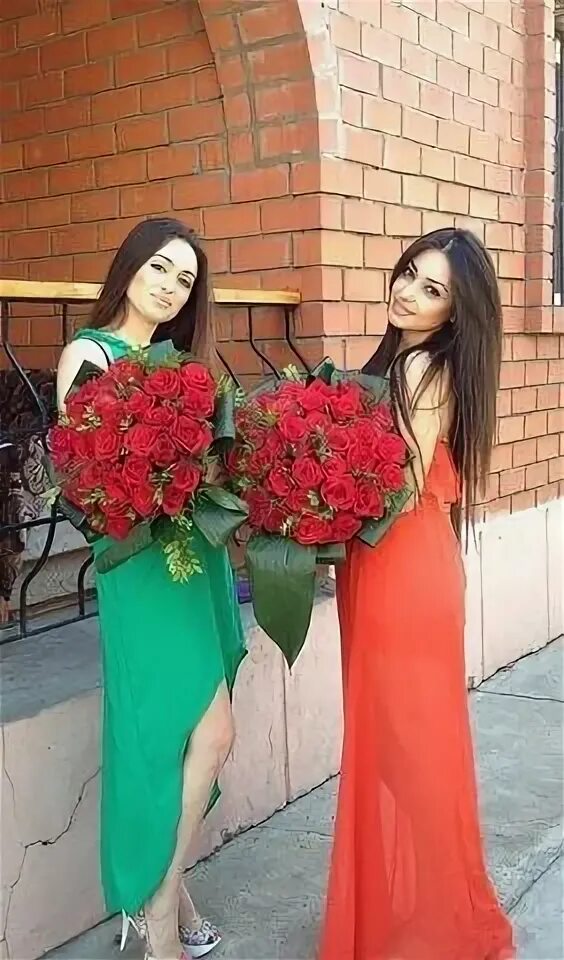 Кавказские сестры. Фото брат и сестра кавказ. Дагестанские девушки. Сестра кавказа. Кавказские сестры.