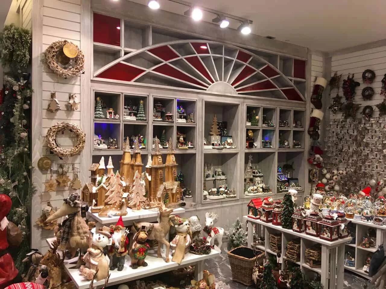 Магазин сувениров в цуме москва. Цум ярмарки. Новогодний базар в цуме. Рождественский базар. Галерея новогодний базар.