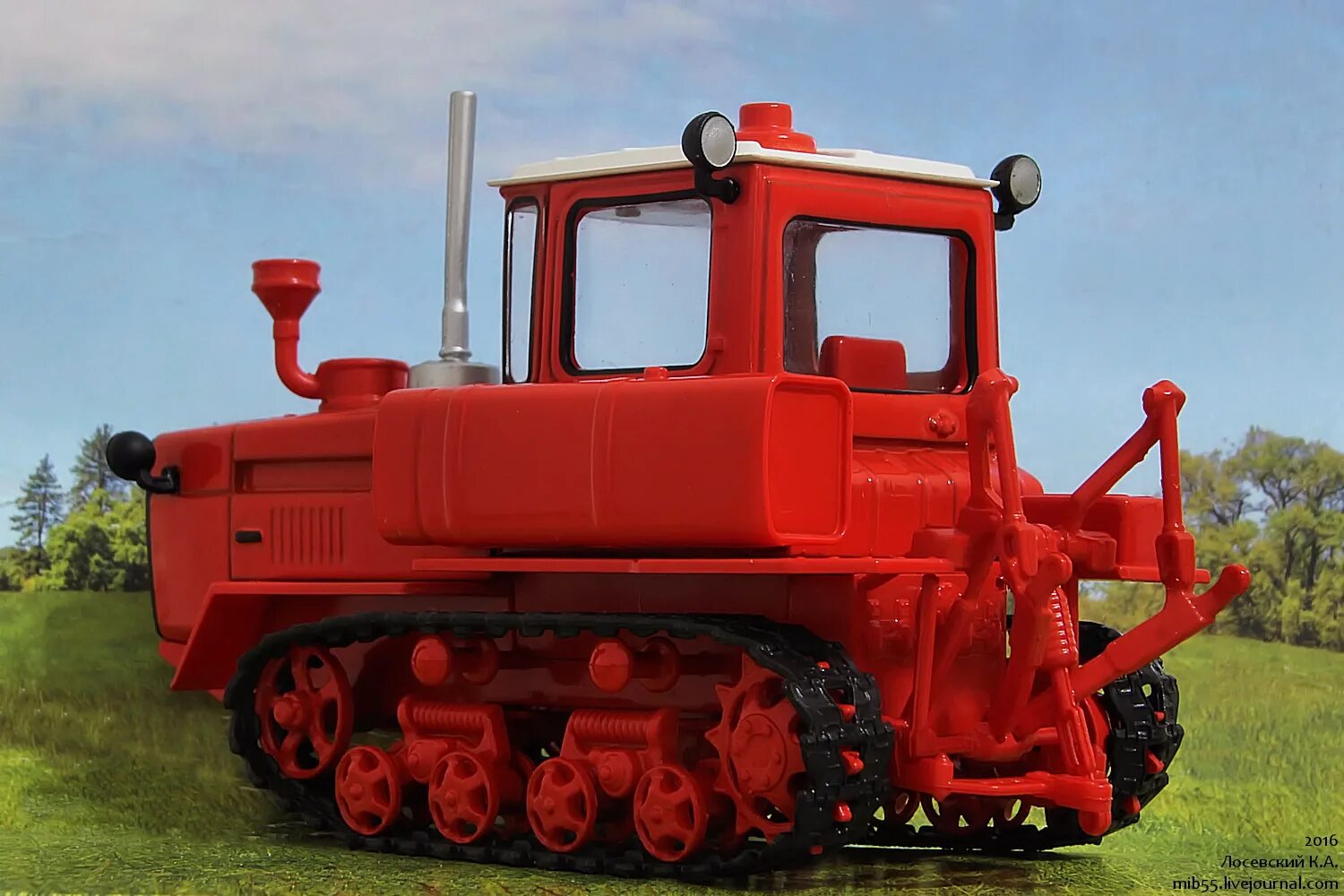 Советский гусеничный трактор дт 75. Дт-75 трактор ттх. Сваебой дт 75. Втз дт-75 трактор. Дт 75 лошадиные силы.