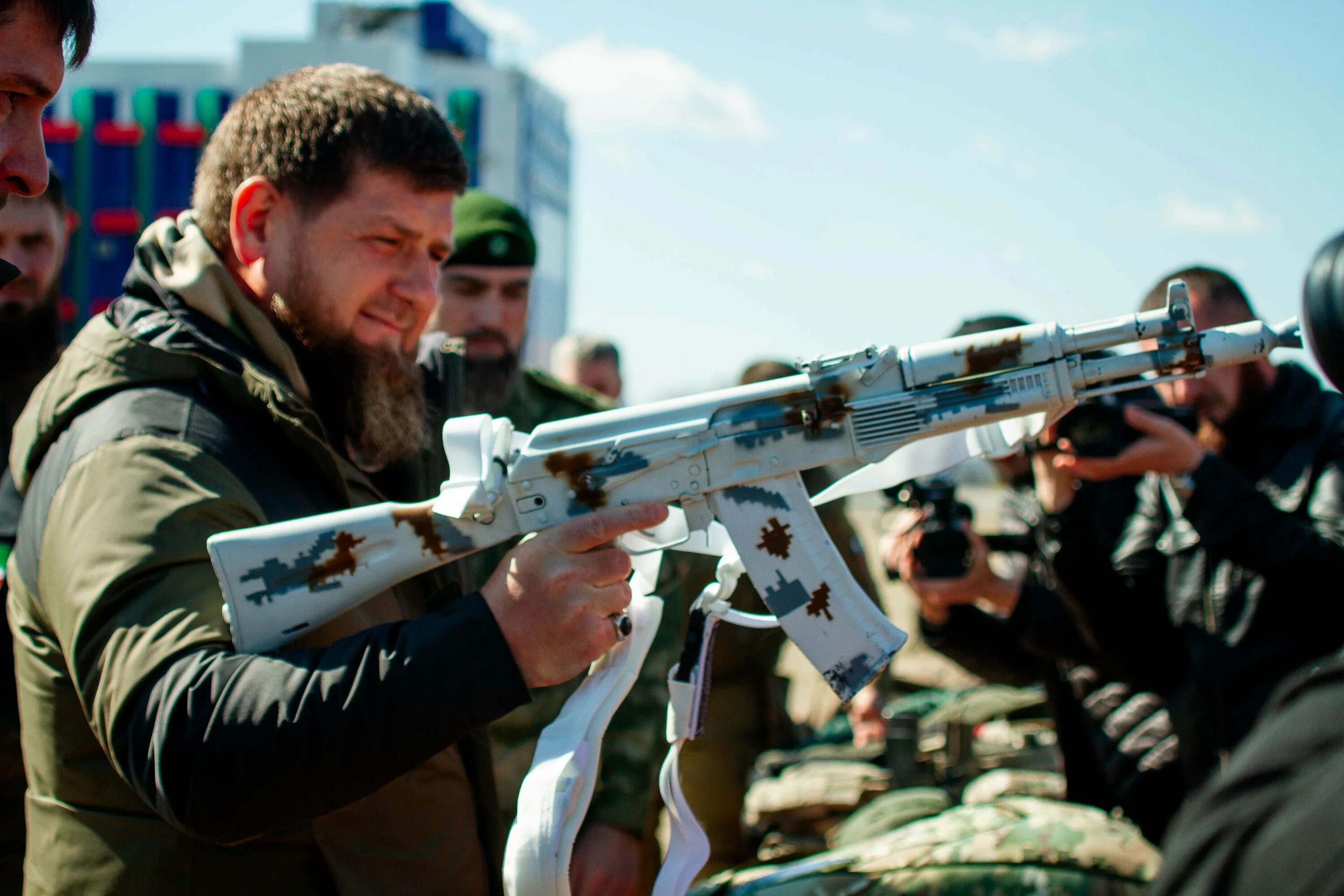 Сами кадырова. Резиденция Рамзана Кадырова. Рамзан Кадыров Грозный. Кадырова Центорой. Центорой Чечня дом Кадырова.