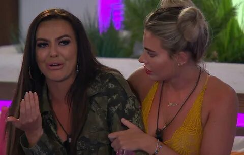 6. Rosie was comforted by Megan Barton Hanson after Adam made a play for Za...