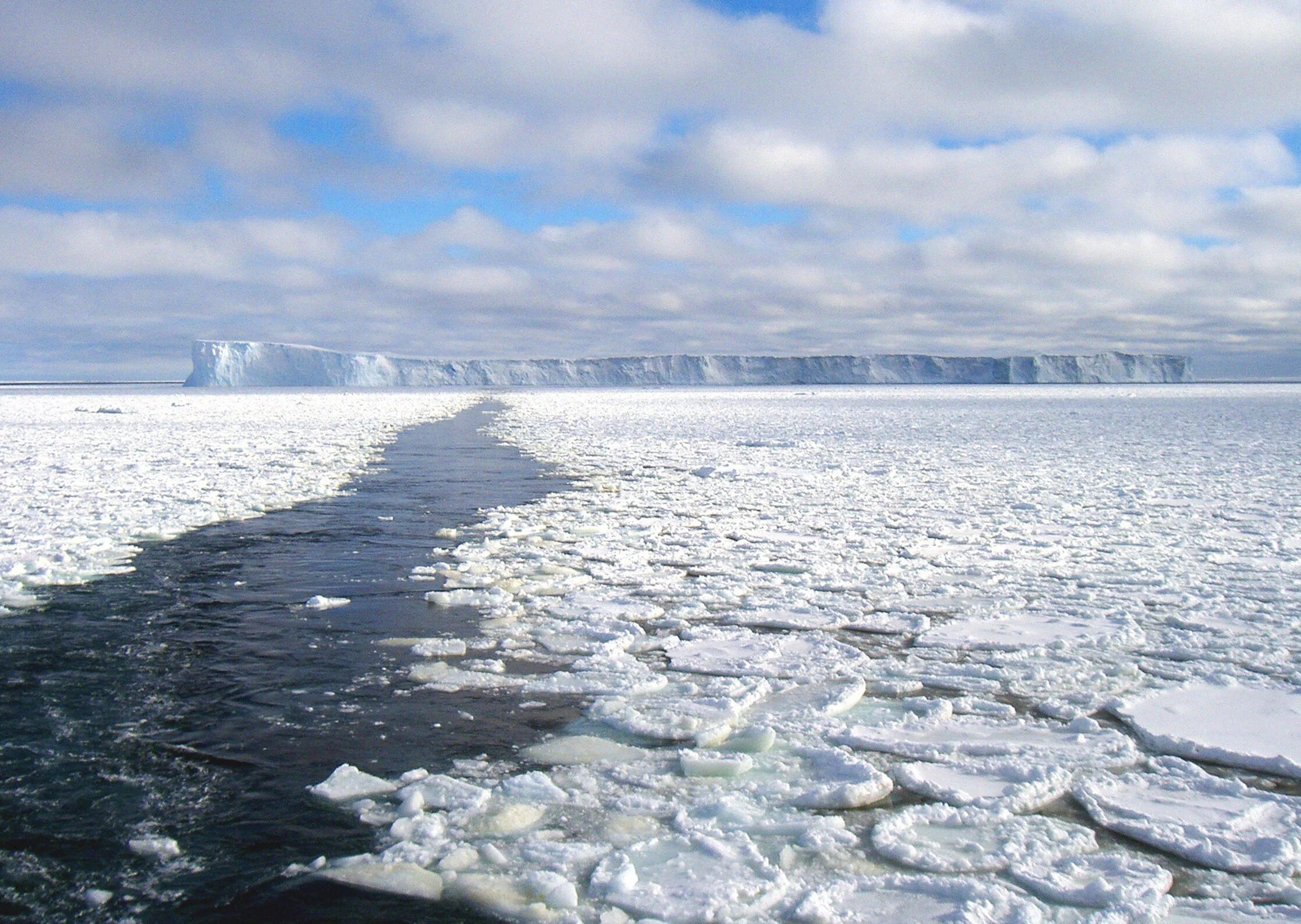 Северный Ледовитый океан Восточно-Сибирское море. Море Беллинсгаузена. Моря Беллинсгаузена море. Море Лазарева в Северном Ледовитом океане.