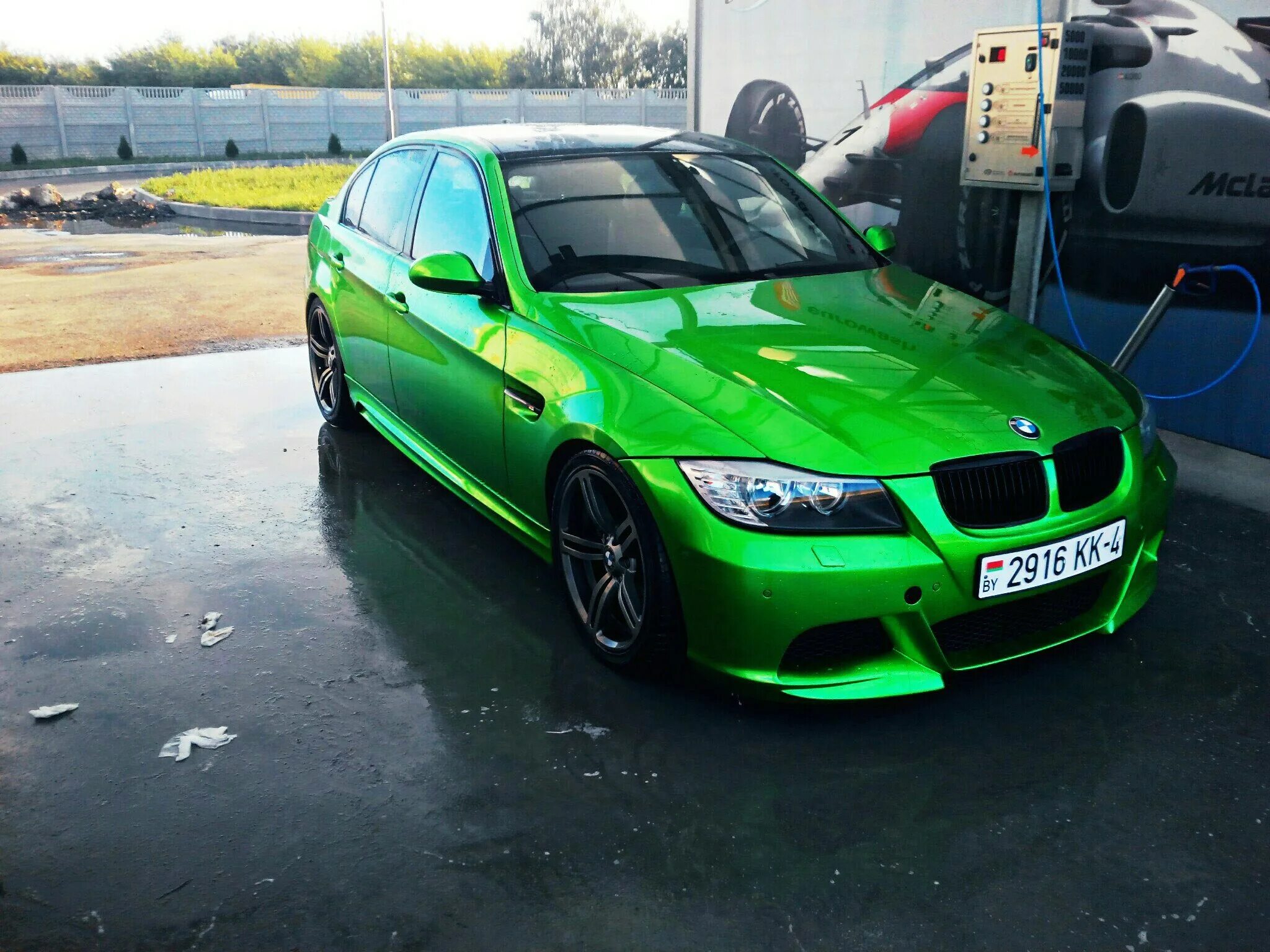 краска зеленая для автомобилей. изумрудный порше панамера. ваз 2107 ксералик. краска зеленая для автомобилей. краска автомобильная зеленая.