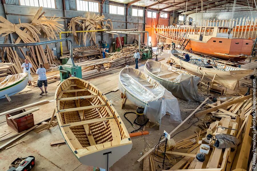 Строим верфь. Постройка корабля на верфи. Верфи (строительство кораблей) в россии при петре 1. Верфь "корабельная артель". Судостроительная верфь петрозаводск.