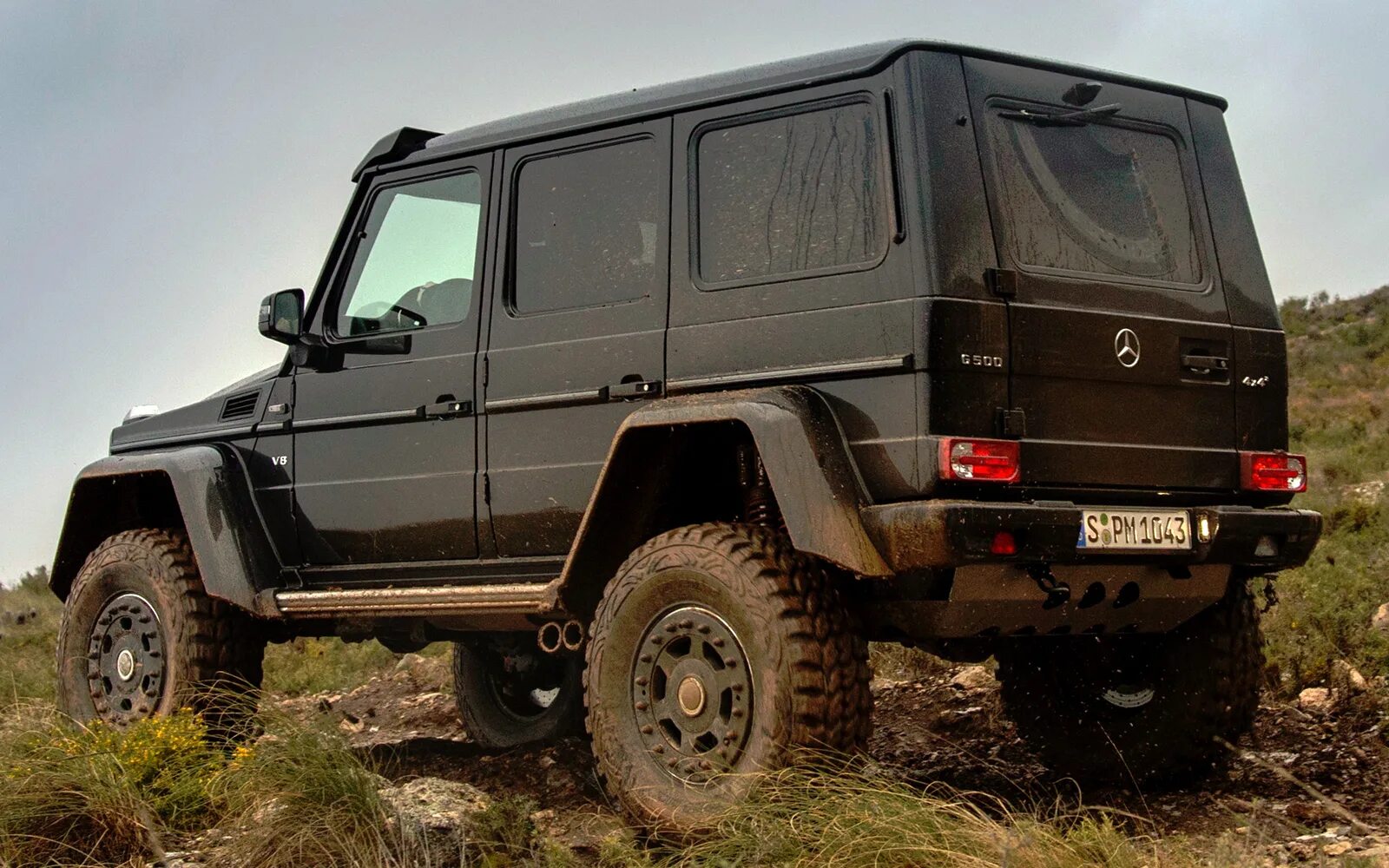 Мерседес 4х4 купить. Mercedes Benz g500 4x4. Mercedes-Benz g500 4×4². Mercedes g class 4x4 2022. Мерс Гелик 2022.