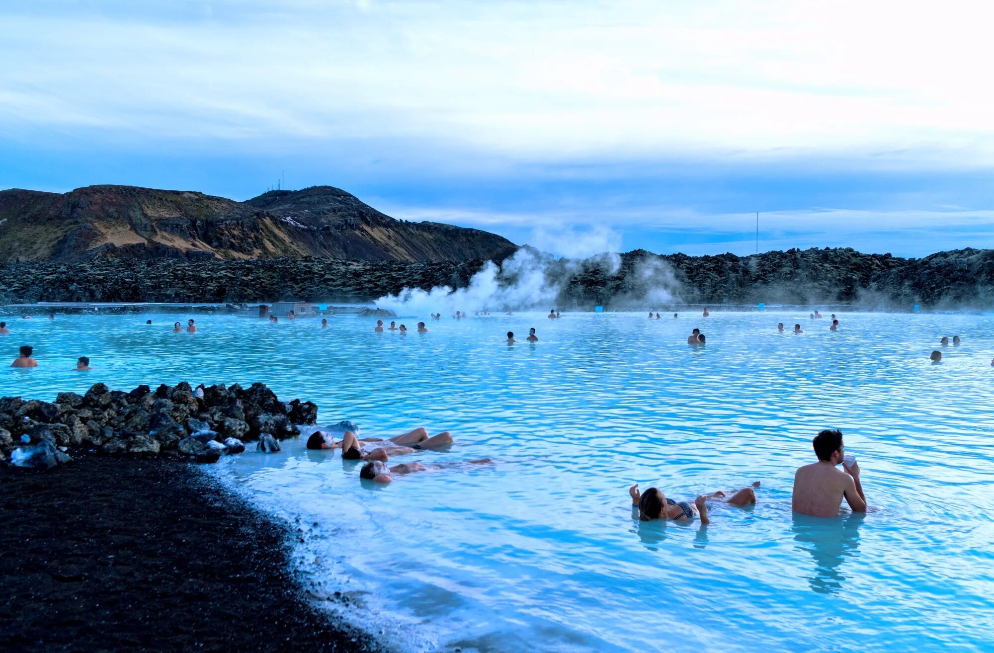 Голубая лагуна камчатка. Голубая лагуна пиво. Голубая лагуна пивной напиток. Голубая лагуна градус. Голубая лагуна коктейль алкогольный.