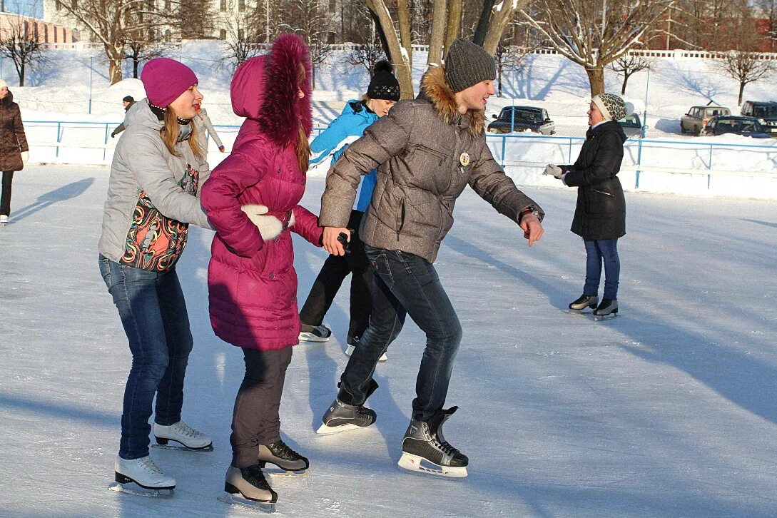Коньки ярославль каток. Красивые катки в ярославле. Каток на тутаевском шоссе ярославль. Зимний каток. Коньки ярославль каток.