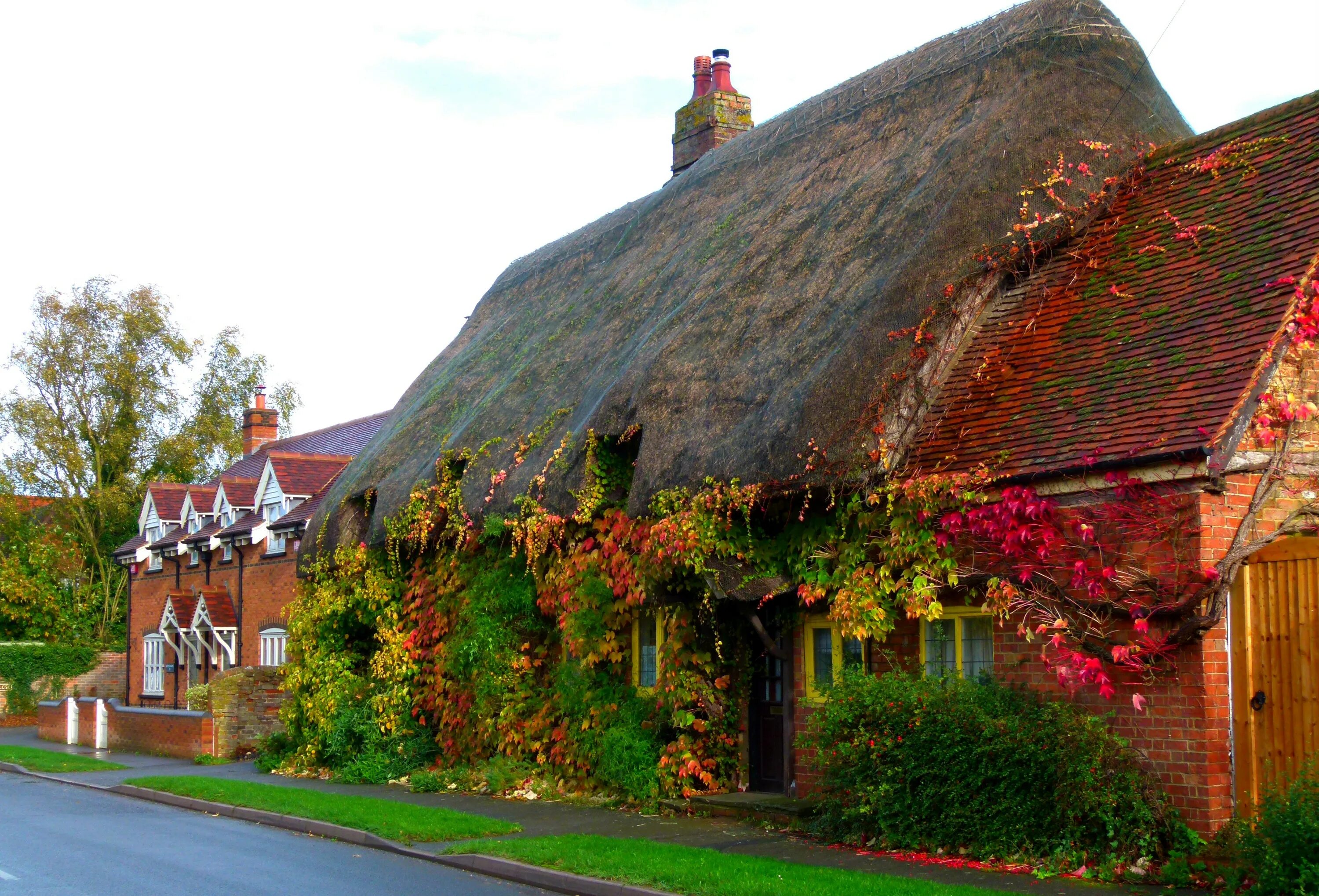 Neighbourhood place. Уилтшир. Cottages city. Дома в англии. Cottages city.
