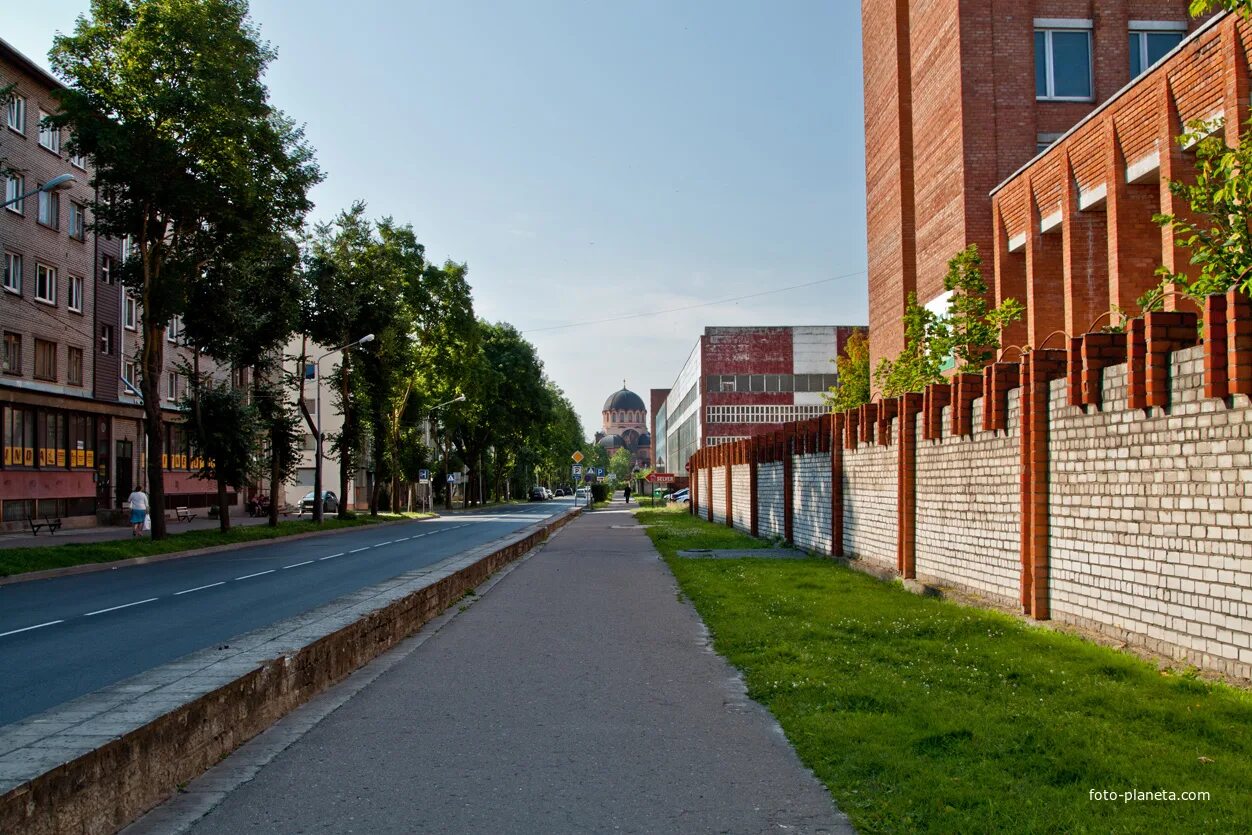 Нарва улица суур. Нарва улицы. Улицы города нарвы. Улицы города нарвы. Нарва и город напротив.