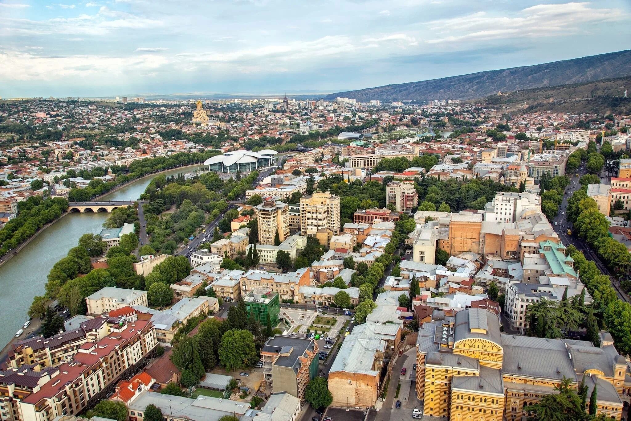 Tbilisi city. Грузия город Тбилиси. Тбилиси центр города. Лиси панорама Тбилиси. Грузия центр столицы.