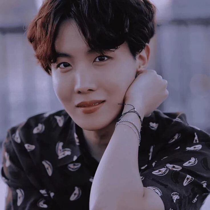 Хосок из bts. Бтс чон хосок. джей хоуп. чон хосок 2025. хосок.