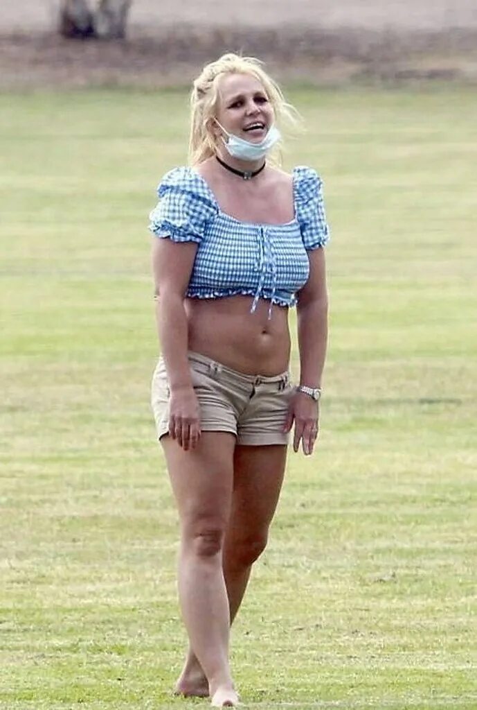 бритни спирс спилась. бритни спирс лысая. бритни спирс наркоманила. бритни спирс сейчас 2023. бритни спирс сейчас.