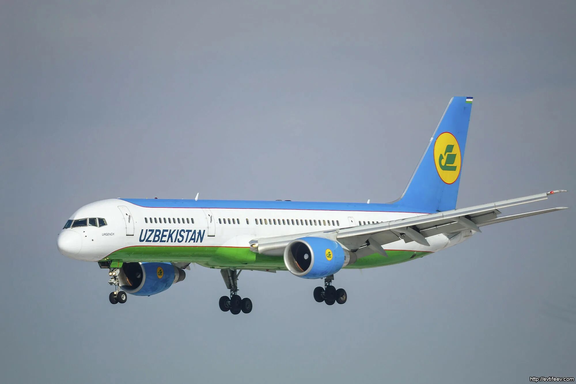 Узбекистан Аирлинес. Uzbekistan Airways uk75701. Узбекистон хаво йуллари лого. Uzbekistan Airways пилоты. Авиабилеты хаво йуллари москва ургенч