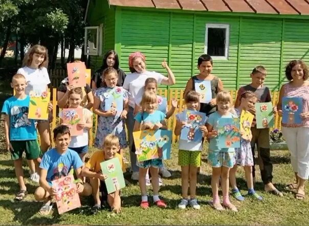 Наши гости 3 лагерь. Лагерные домики. девочки из детского дома. дети из детдома. лагерь чайка мамонтово.