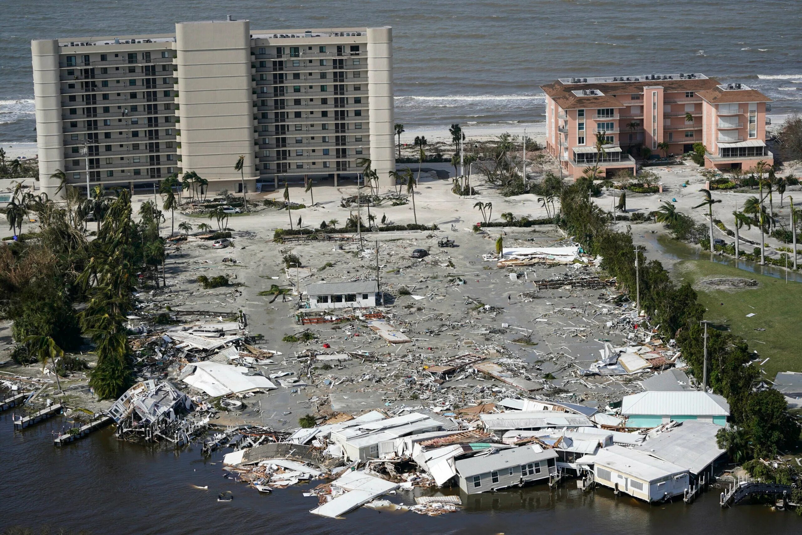 Штормовое ли сегодня. Форт Майерс Флорида ураган. Штат Флорида урагана «Иэн». Ураган Иэн Флорида. Город Форт Майерс наводнение.