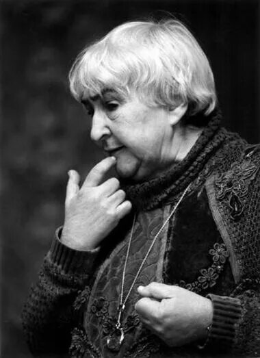 Чечик елизавета натановна архитектор. Соловьев н. Соловьев поет на еврейском. Н соловьева. Соловьев.