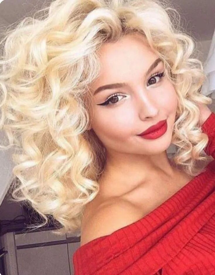 Curly blonde. Блондинка с волнистыми волосами. Блондинка с кудрявыми волосами. Блондинка с вьющимися волосами. Блондинка с кудрями.