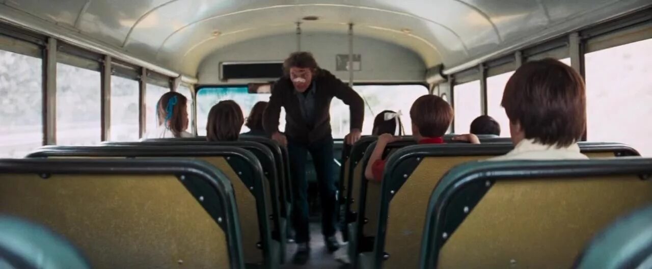 В автобусе ехало несколько. Автобус ужасы. Школьный автобус ужастик.