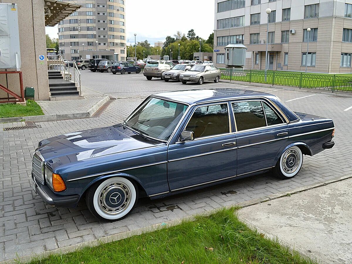 Мерседес 123 купить в россии. Mercedes-Benz w123. Mercedes-Benz w123 230. Mercedes 230 w123. Mercedes Benz e230 w123.