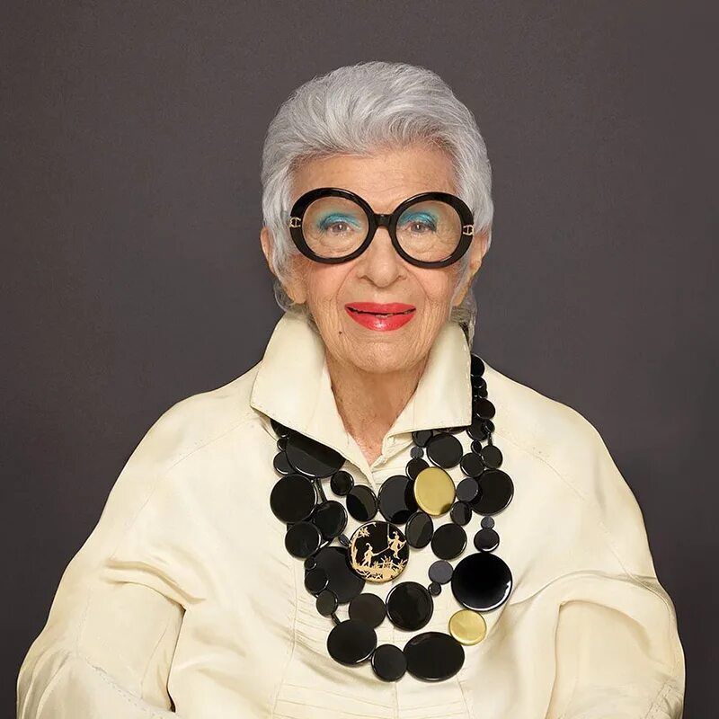 Iris apfel. Айрис Апфель. Айрис Апфель американский дизайнер. Дизайнер 100 лет Айрис Апфель. Икона стиля Айрис Апфель.