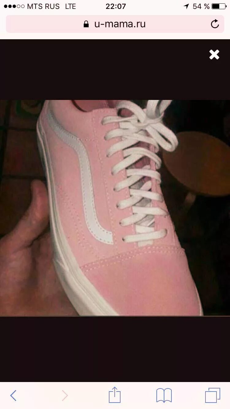 Кроссовки бело розовые или серо бирюзовые. Какого цвета красовоее. Какого цвета кроссовки. Какого цветакросмовки. Какого цвета кроссовок.