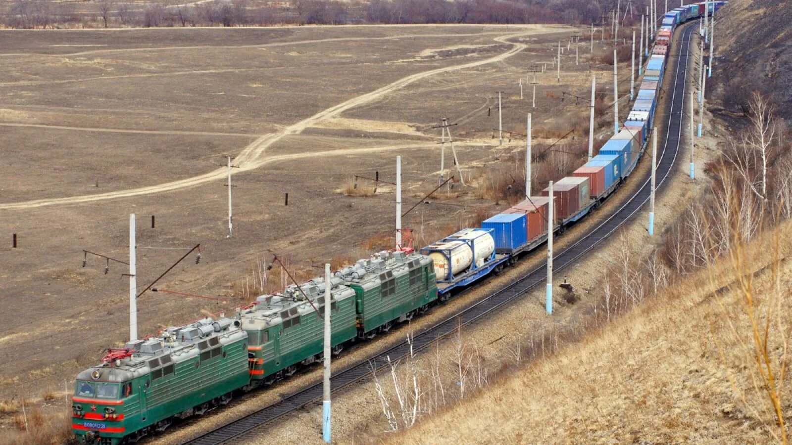 Длинные вагоны поездов. Грузовой поезд вл80с 1915. Вл80с-1221. Вл 80 контейнерный поезд. Вл80 Узбекистан.