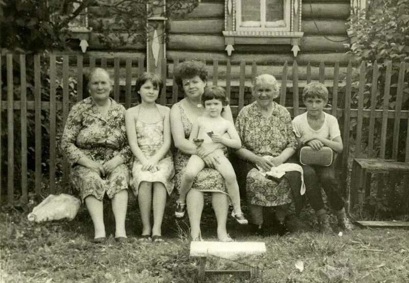 Очереди за хлебом в советские времена, и какие продукты продавались в провинции 