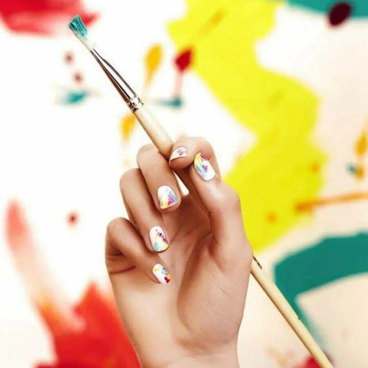 Painting nails. Красивые руки с маникюром. Маникюр картинки. Маникюр иллюстрация. Крашеные ногти.