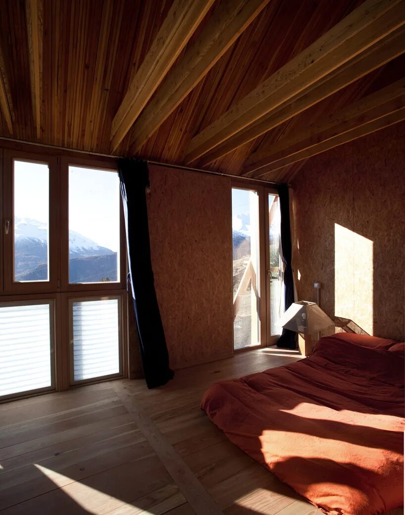 Солнечный интерьер спальни. Дом наполненный солнцем. Jw marriott мальдивы. Светлый солнечный интерьер. Солнечное утро в комнате.