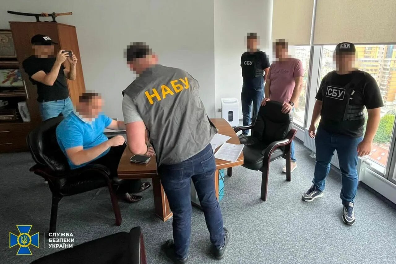 Подкуп чиновников. Украинская коррупция. Взятка украины. Чиновник. Коррупция.