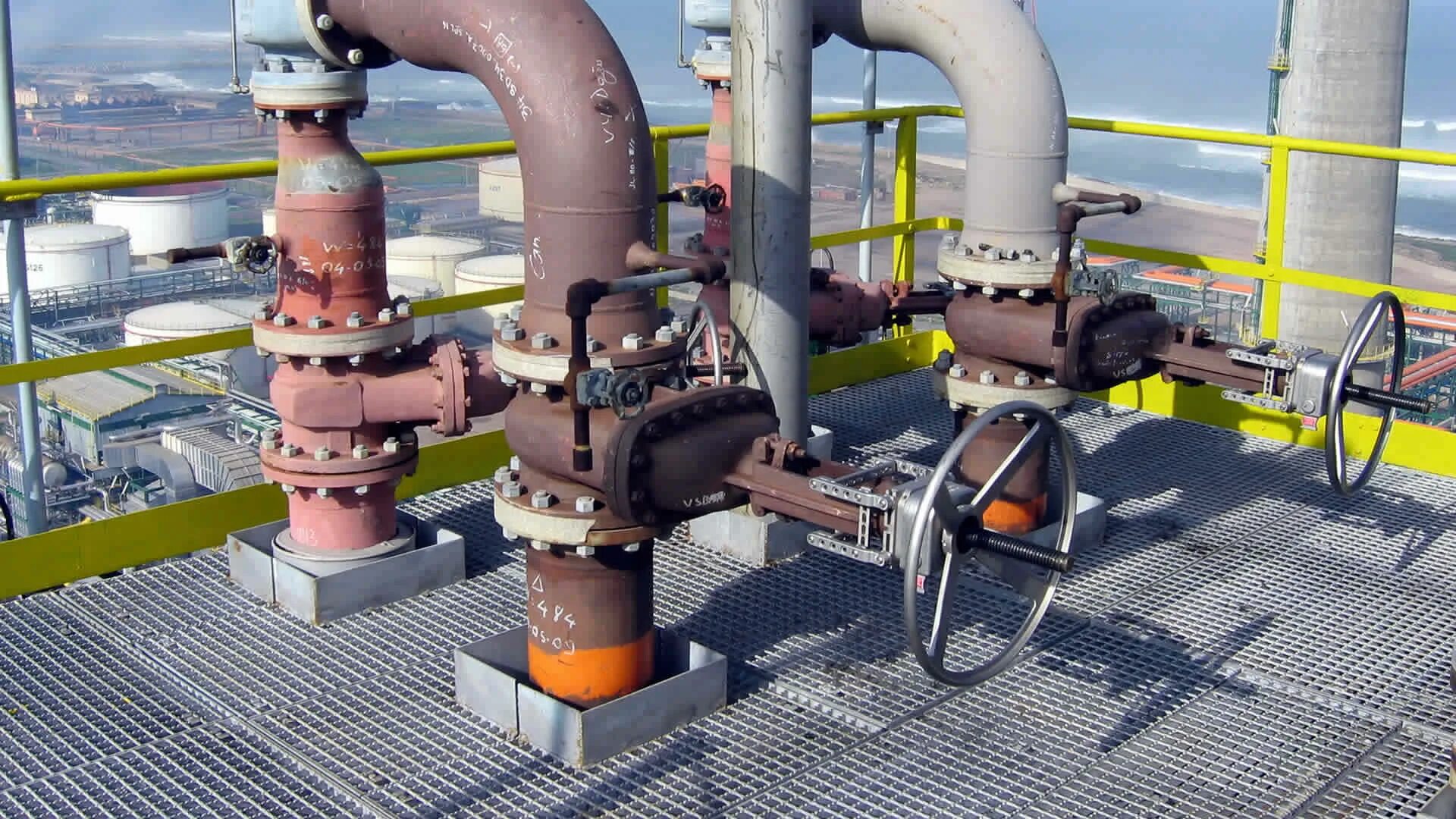 Трубопровод отбора. Трубопроводная арматура. трубопроводная арматура для нефтегазовой отрасли. запорная арматура нефтегазовой отрасли. запорная арматура магистральных нефтепроводов.