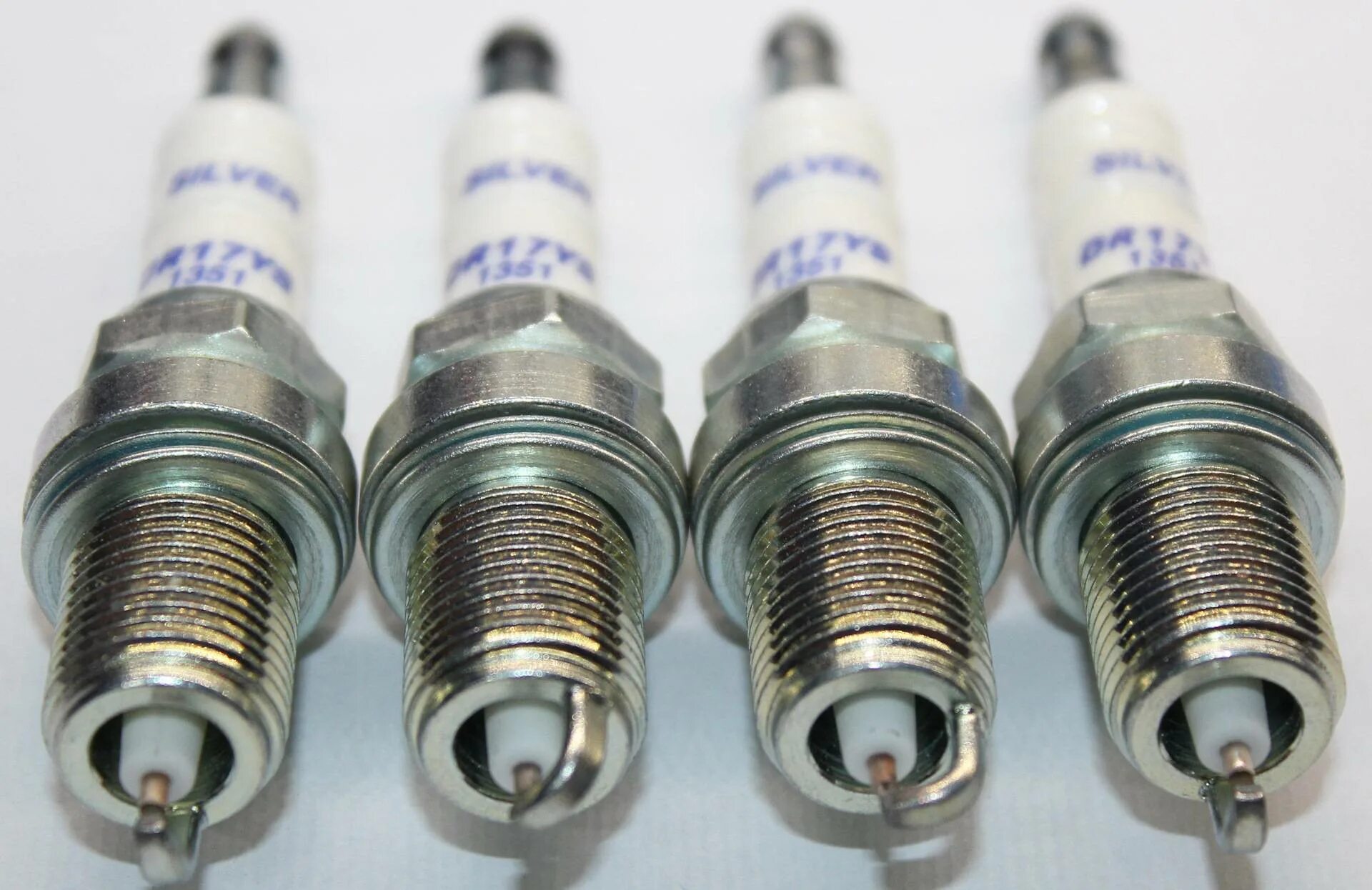 Какие свечи д. Brisk dr17ldc1. brisk dr15ldc1. brisk dr17ldc свеча зажигания. свечи зажигания для уаз 469 карбюратор.